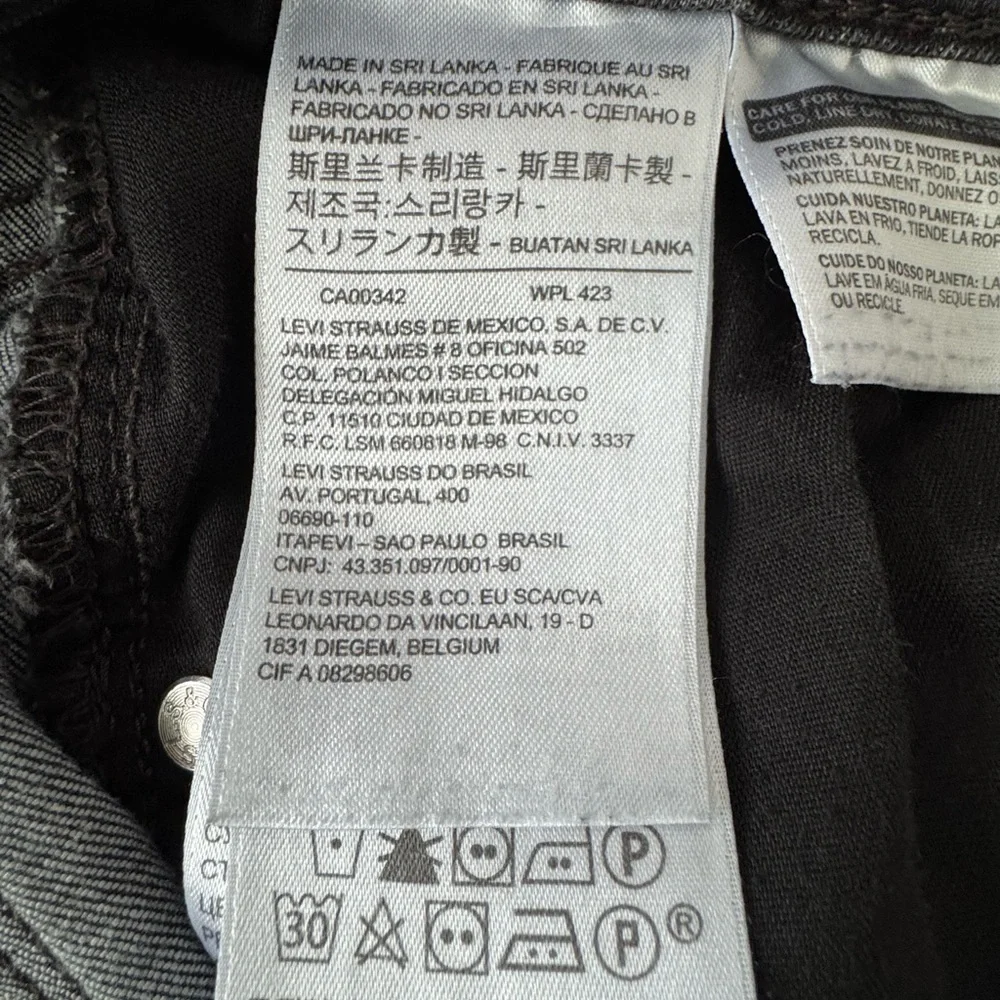 Levi's Women’s Classic Mid Rise Skinny black jeans size 10 - Picture 5 of 10